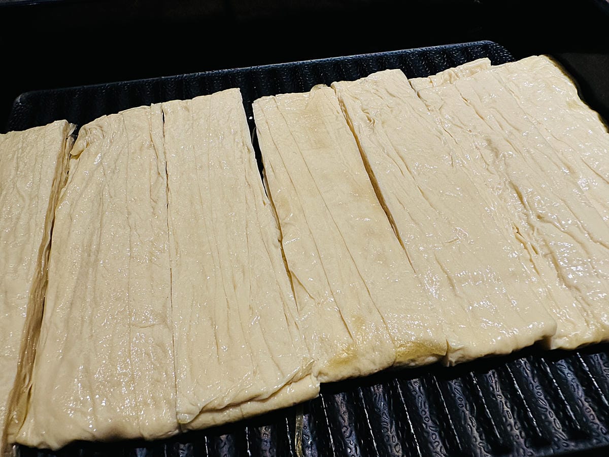 【籤王串麻鍋】四川道地香麻鍋,免費升級蛤蜊膠原蛋白湯!真材實料美味嚕串!超人氣招牌炸物「卜肉酥」「椒酥中卷」必點!台北六張犁美食推薦