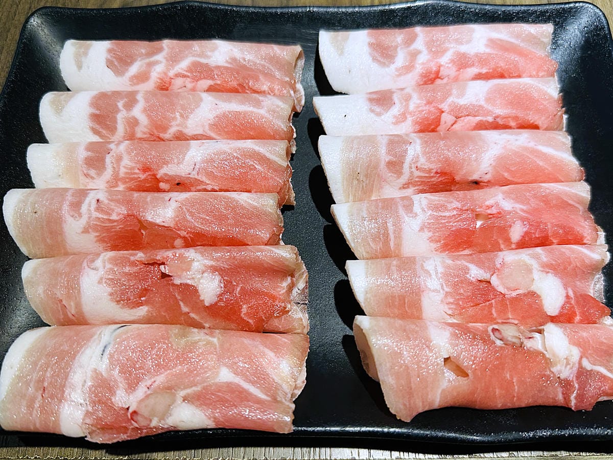 【籤王串麻鍋】四川道地香麻鍋,免費升級蛤蜊膠原蛋白湯!真材實料美味嚕串!超人氣招牌炸物「卜肉酥」「椒酥中卷」必點!台北六張犁美食推薦