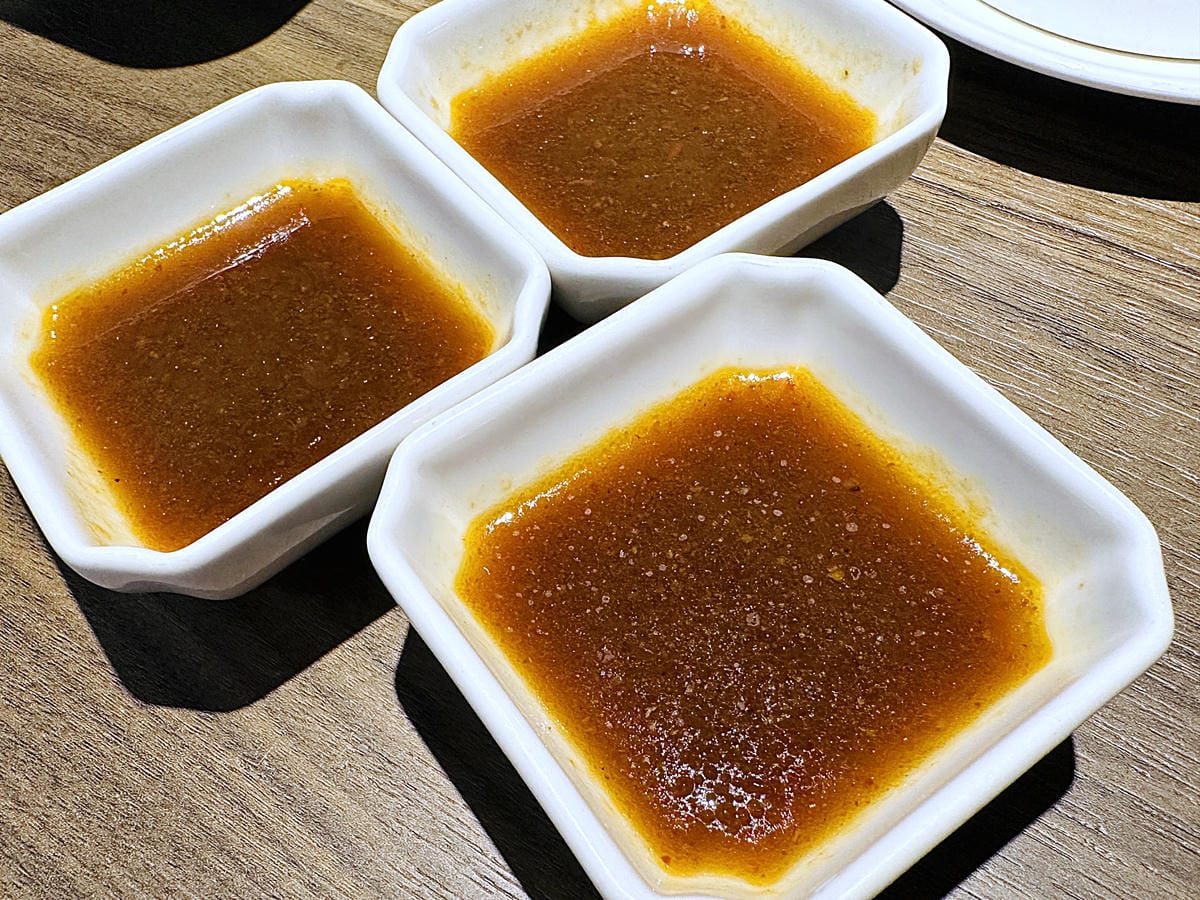 【籤王串麻鍋】四川道地香麻鍋,免費升級蛤蜊膠原蛋白湯!真材實料美味嚕串!超人氣招牌炸物「卜肉酥」「椒酥中卷」必點!台北六張犁美食推薦