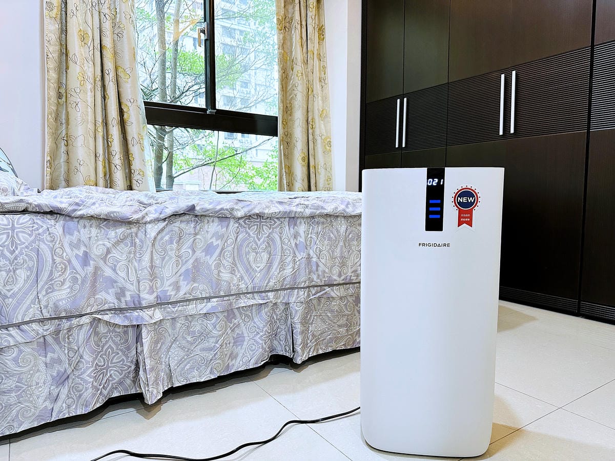 【FRIGIDAIRE富及第】CASR 4.4節能升級款智慧型空氣清淨機FAP-0441HP,負離子雙重過濾,DC直流風扇31段式風速調整,過敏兒救星!隨時把控空氣品質,髒空氣通通一網打盡!