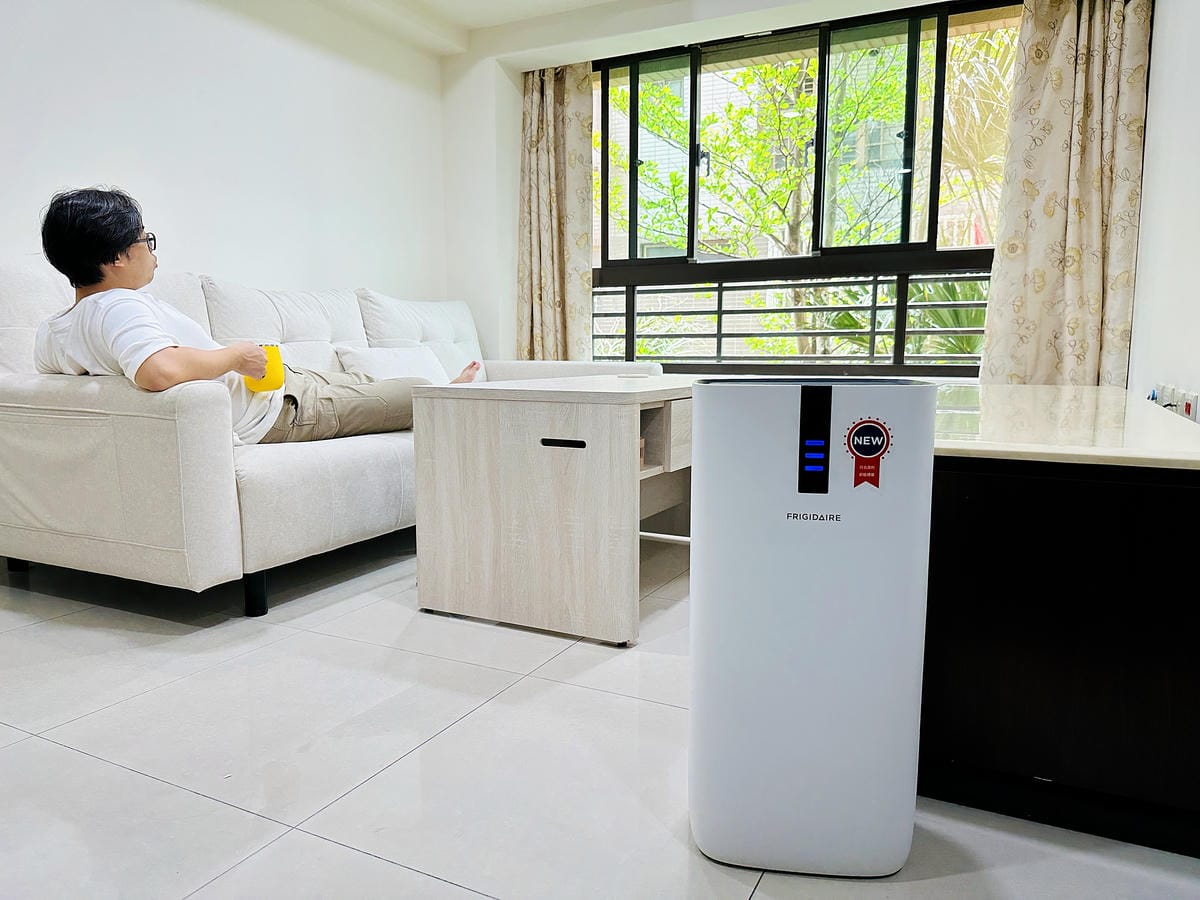 【FRIGIDAIRE富及第】CASR 4.4節能升級款智慧型空氣清淨機FAP-0441HP,負離子雙重過濾,DC直流風扇31段式風速調整,過敏兒救星!隨時把控空氣品質,髒空氣通通一網打盡!