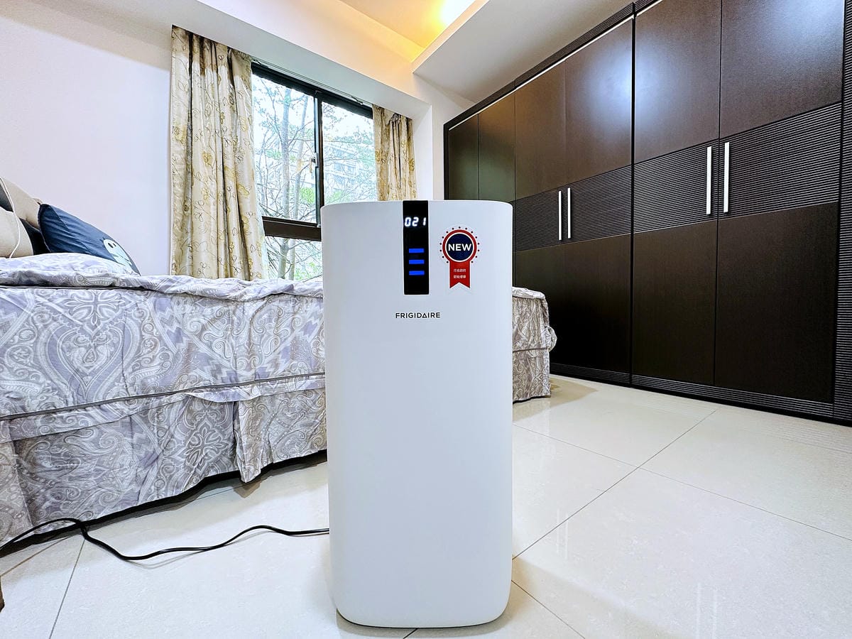 【FRIGIDAIRE富及第】CASR 4.4節能升級款智慧型空氣清淨機FAP-0441HP,負離子雙重過濾,DC直流風扇31段式風速調整,過敏兒救星!隨時把控空氣品質,髒空氣通通一網打盡!