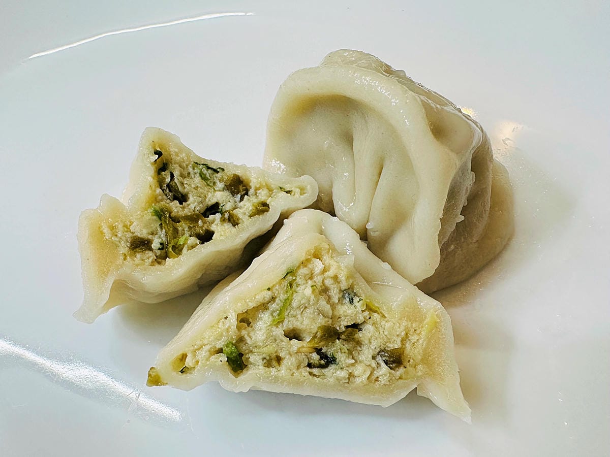 【萬萬兩】好吃就像現包的宅配冷凍推薦「萬萬兩水餃」!一咬就爆汁的「萬萬兩餡餅」冰箱必囤宵夜美食在這裡!