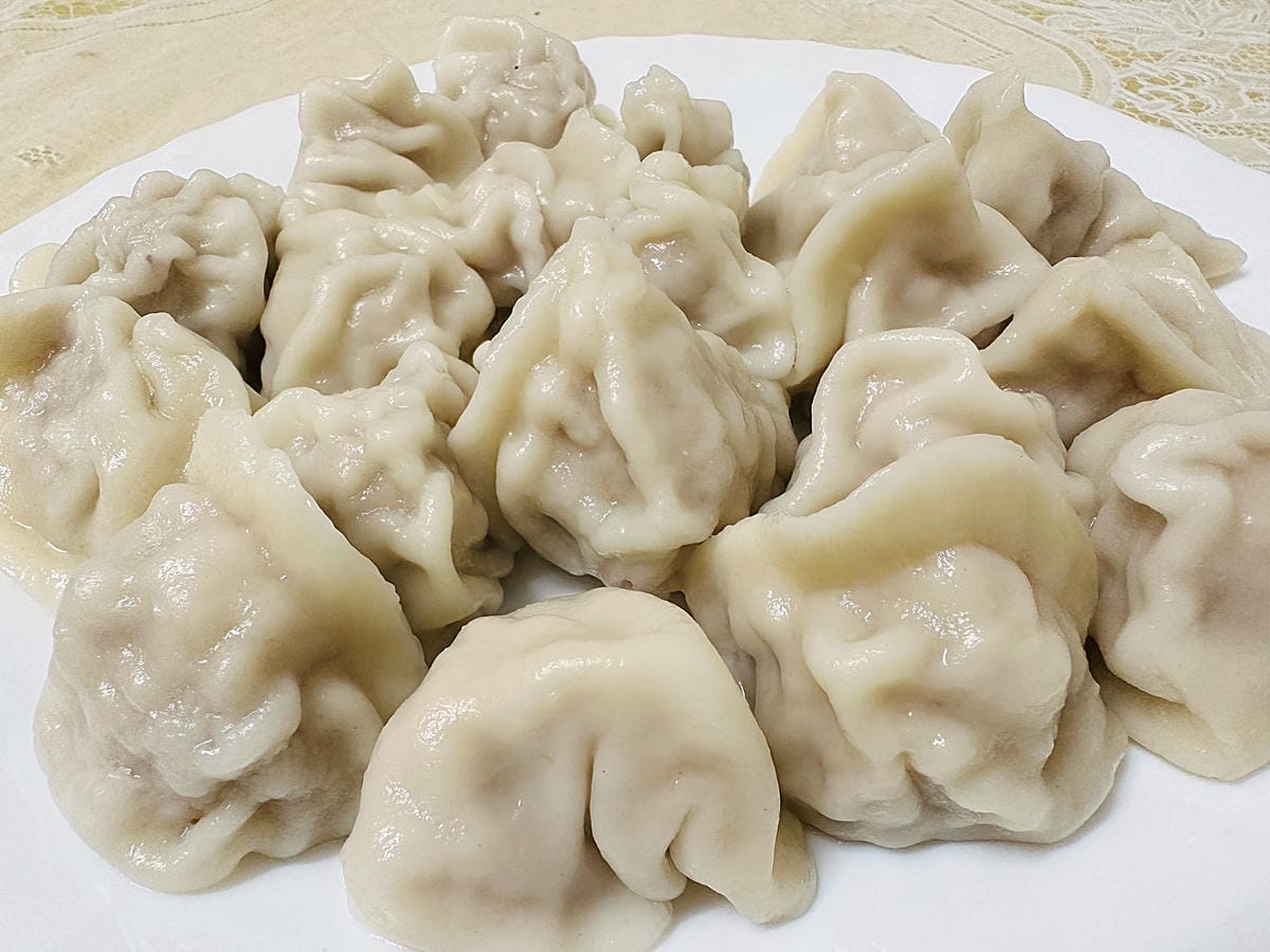 【萬萬兩】好吃就像現包的宅配冷凍推薦「萬萬兩水餃」!一咬就爆汁的「萬萬兩餡餅」冰箱必囤宵夜美食在這裡!