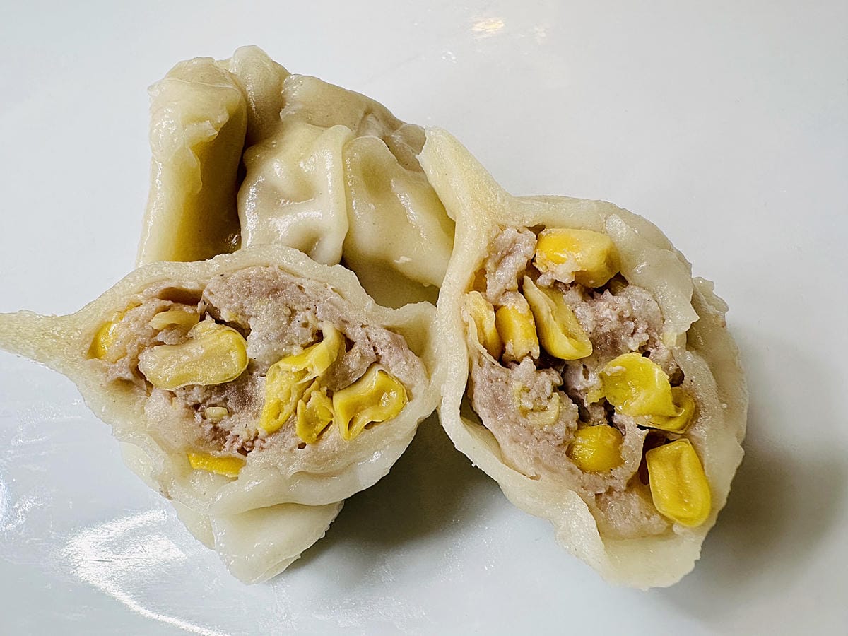 【萬萬兩】好吃就像現包的宅配冷凍推薦「萬萬兩水餃」!一咬就爆汁的「萬萬兩餡餅」冰箱必囤宵夜美食在這裡!