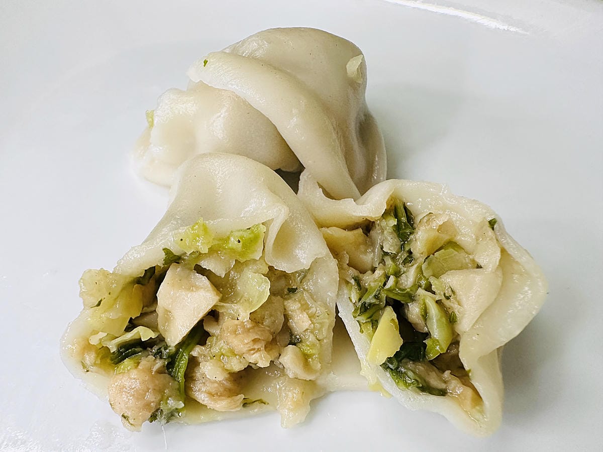 【萬萬兩】好吃就像現包的宅配冷凍推薦「萬萬兩水餃」!一咬就爆汁的「萬萬兩餡餅」冰箱必囤宵夜美食在這裡!