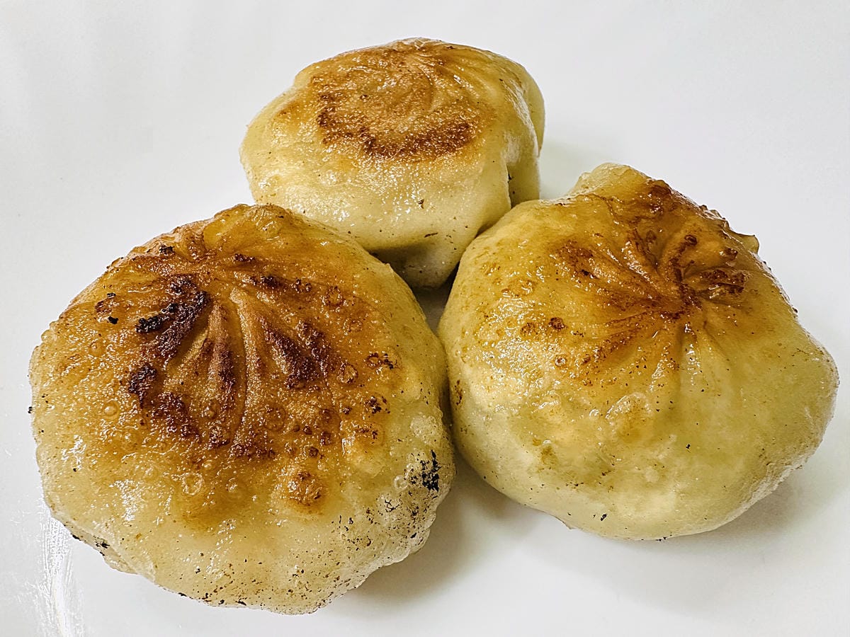 【萬萬兩】好吃就像現包的宅配冷凍推薦「萬萬兩水餃」!一咬就爆汁的「萬萬兩餡餅」冰箱必囤宵夜美食在這裡!