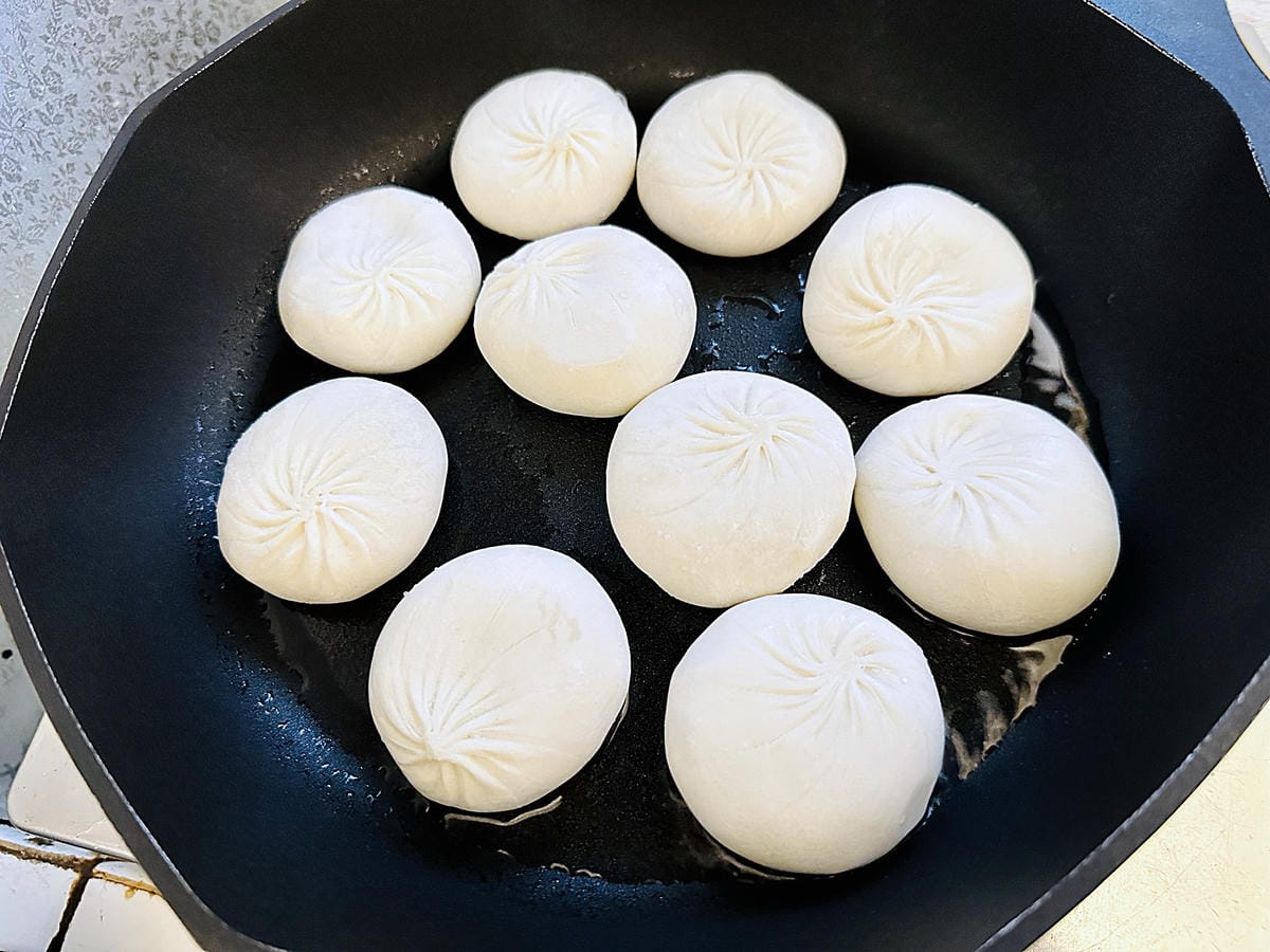 【萬萬兩】好吃就像現包的宅配冷凍推薦「萬萬兩水餃」!一咬就爆汁的「萬萬兩餡餅」冰箱必囤宵夜美食在這裡!