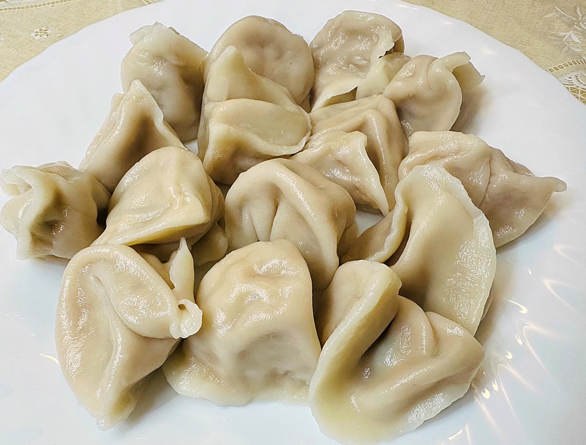 【萬萬兩】好吃就像現包的宅配冷凍推薦「萬萬兩水餃」!一咬就爆汁的「萬萬兩餡餅」冰箱必囤宵夜美食在這裡!