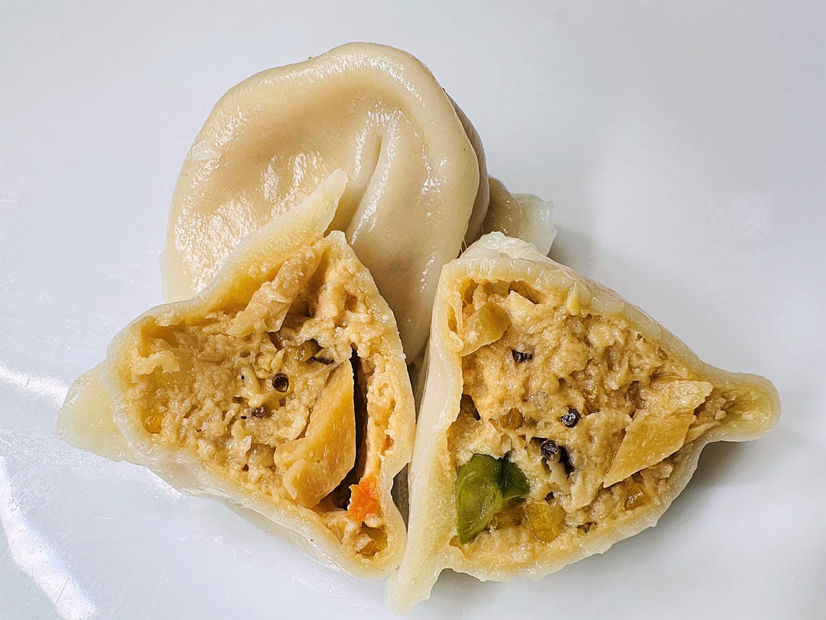 【萬萬兩】好吃就像現包的宅配冷凍推薦「萬萬兩水餃」!一咬就爆汁的「萬萬兩餡餅」冰箱必囤宵夜美食在這裡!