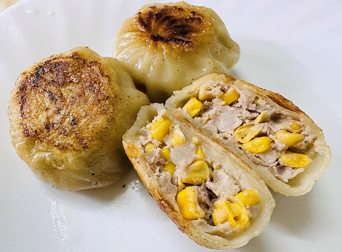 【萬萬兩】好吃就像現包的宅配冷凍推薦「萬萬兩水餃」!一咬就爆汁的「萬萬兩餡餅」冰箱必囤宵夜美食在這裡!