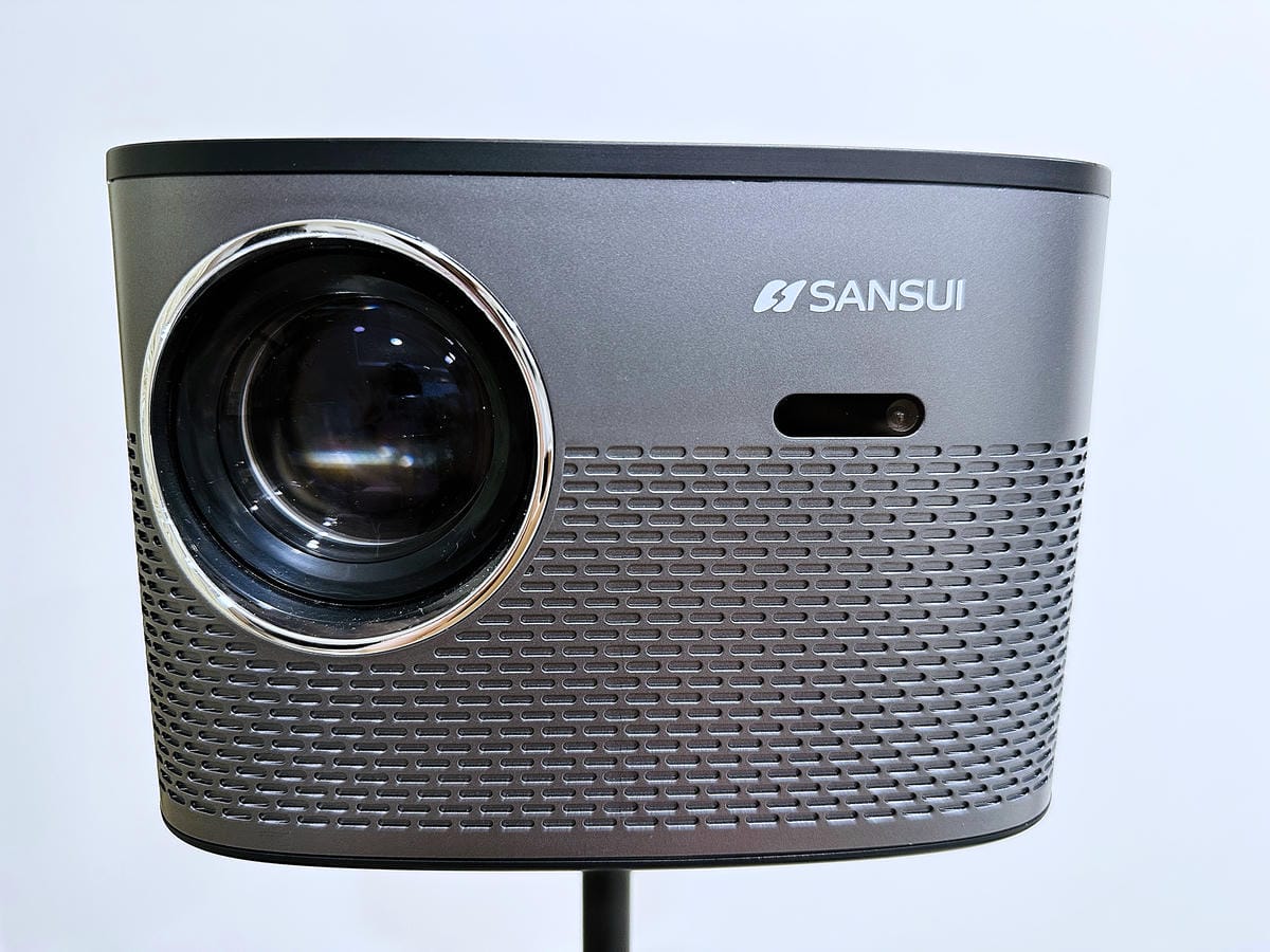 【SANSUI山水】微型行動智慧投影機SPJ-MO開箱!500ANSI高流明白天夜晚都清晰,內建影音平台,支援安卓IOS鏡射,超大投影看電影追劇打電動就是爽!小空間就能擁有絕佳視野享受