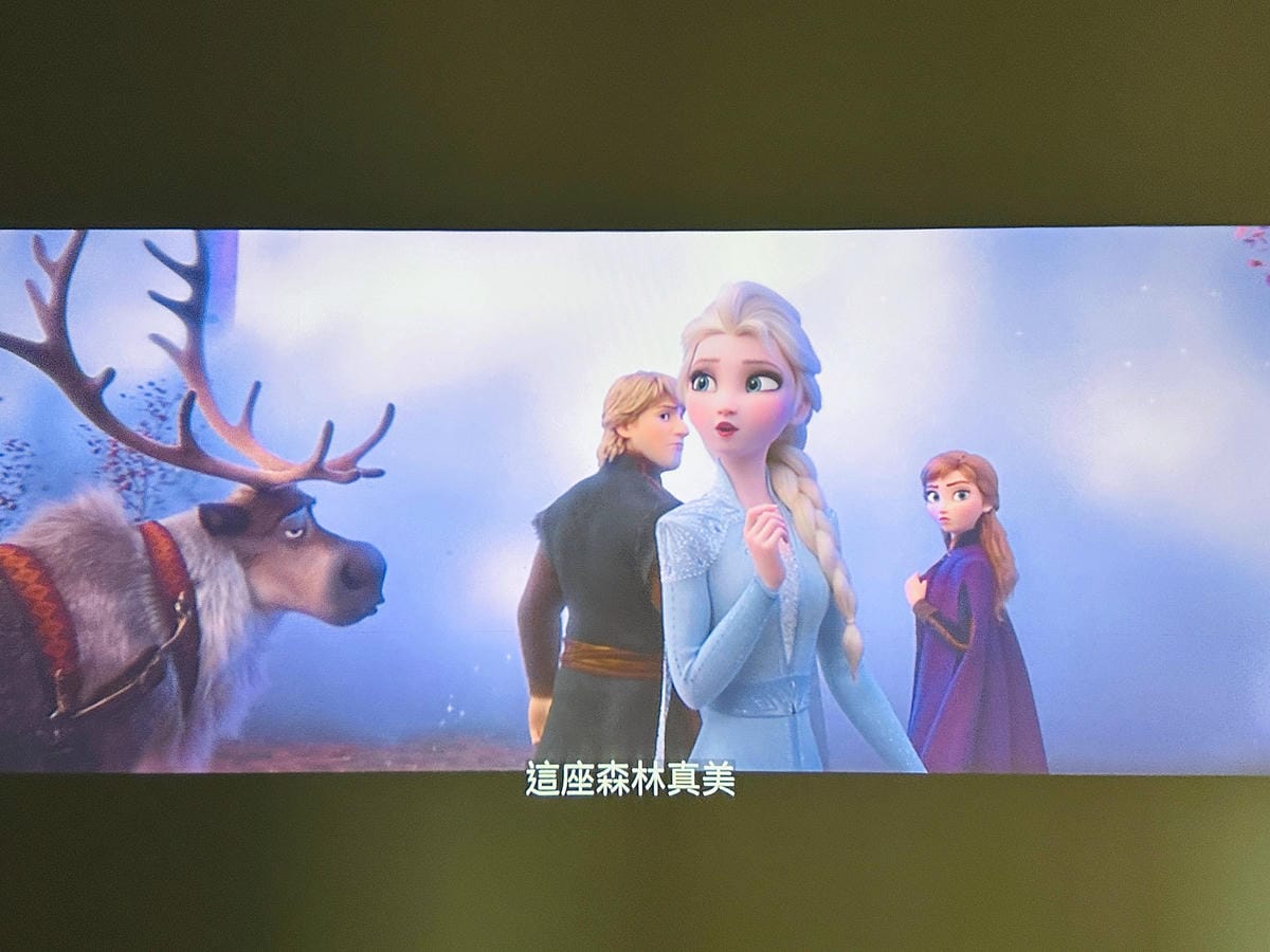 【SANSUI山水】微型行動智慧投影機SPJ-MO開箱!500ANSI高流明白天夜晚都清晰,內建影音平台,支援安卓IOS鏡射,超大投影看電影追劇打電動就是爽!小空間就能擁有絕佳視野享受