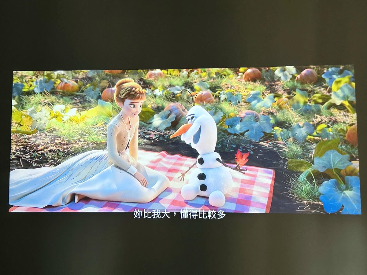 【SANSUI山水】微型行動智慧投影機SPJ-MO開箱!500ANSI高流明白天夜晚都清晰,內建影音平台,支援安卓IOS鏡射,超大投影看電影追劇打電動就是爽!小空間就能擁有絕佳視野享受