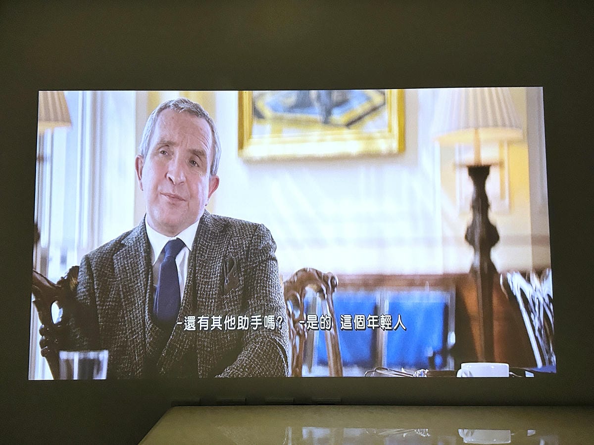 【SANSUI山水】微型行動智慧投影機SPJ-MO開箱!500ANSI高流明白天夜晚都清晰,內建影音平台,支援安卓IOS鏡射,超大投影看電影追劇打電動就是爽!小空間就能擁有絕佳視野享受