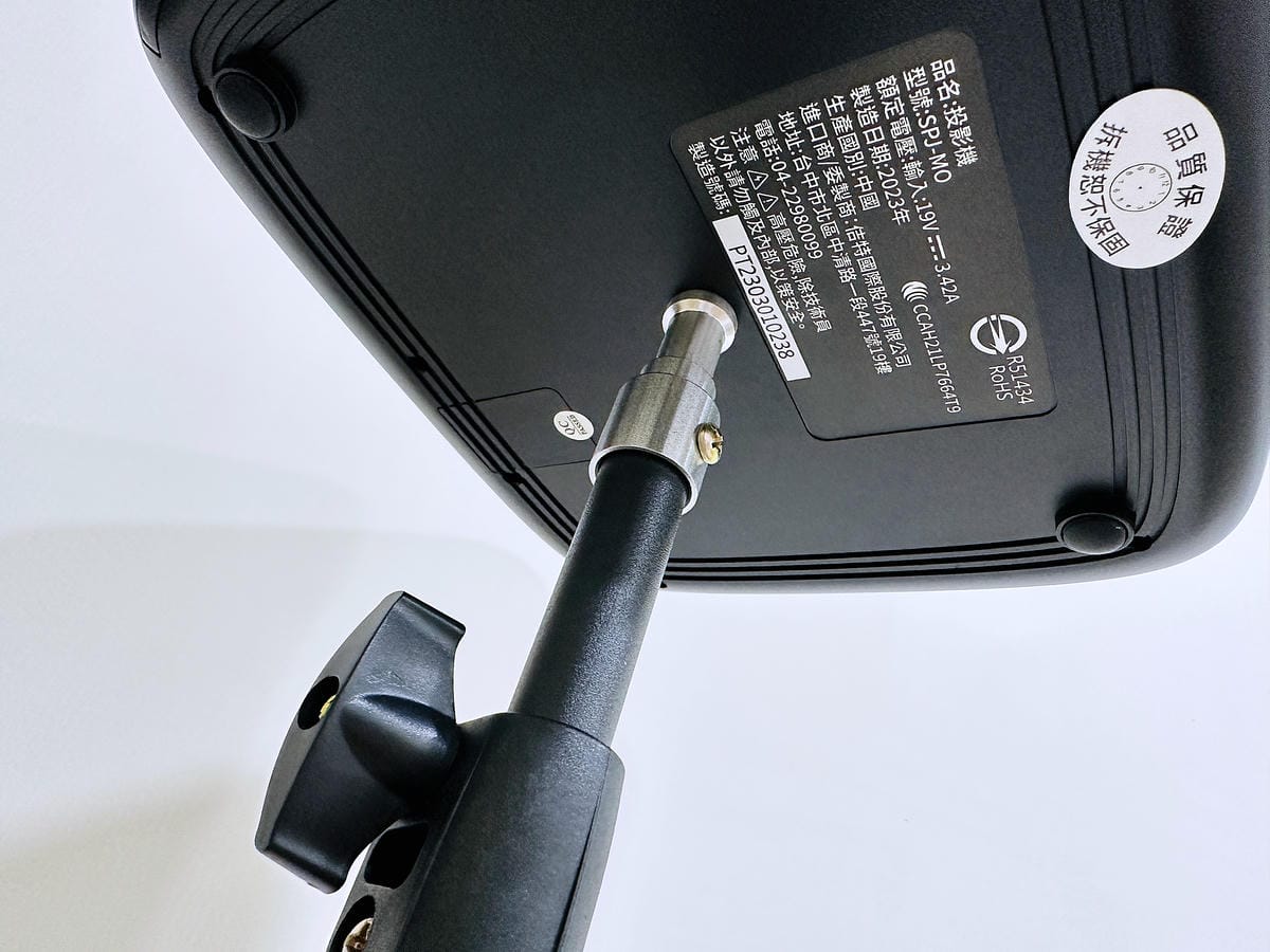 【SANSUI山水】微型行動智慧投影機SPJ-MO開箱!500ANSI高流明白天夜晚都清晰,內建影音平台,支援安卓IOS鏡射,超大投影看電影追劇打電動就是爽!小空間就能擁有絕佳視野享受