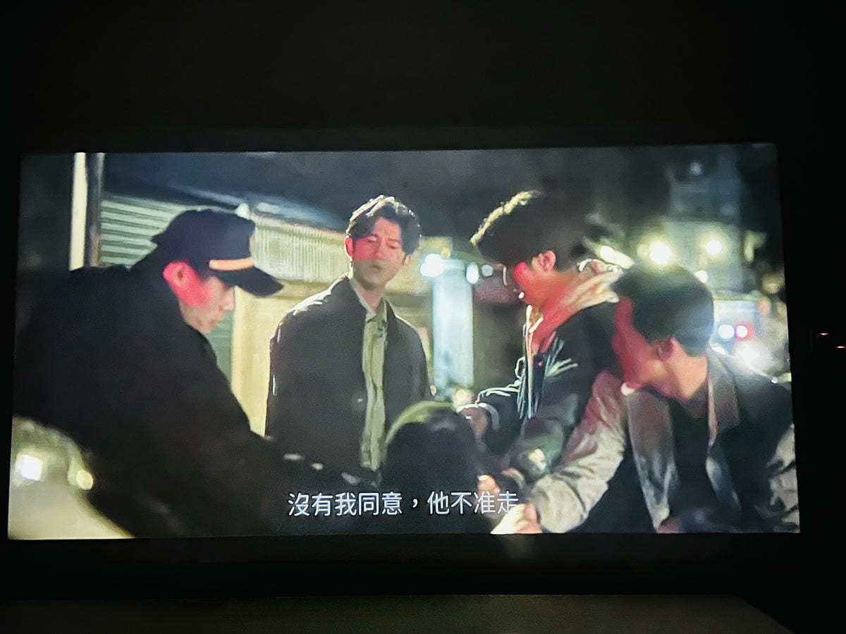 【SANSUI山水】微型行動智慧投影機SPJ-MO開箱!500ANSI高流明白天夜晚都清晰,內建影音平台,支援安卓IOS鏡射,超大投影看電影追劇打電動就是爽!小空間就能擁有絕佳視野享受