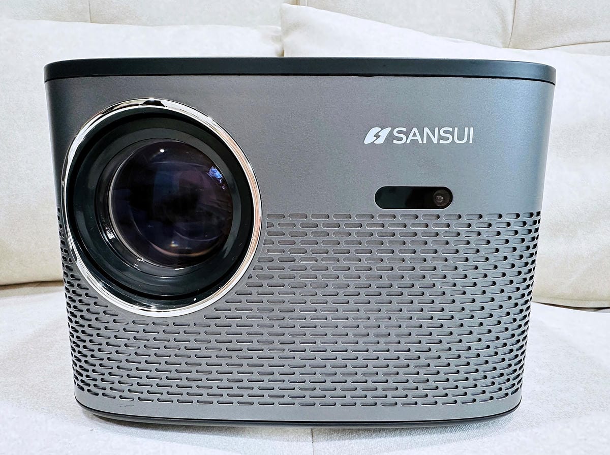 【SANSUI山水】微型行動智慧投影機SPJ-MO開箱!500ANSI高流明白天夜晚都清晰,內建影音平台,支援安卓IOS鏡射,超大投影看電影追劇打電動就是爽!小空間就能擁有絕佳視野享受