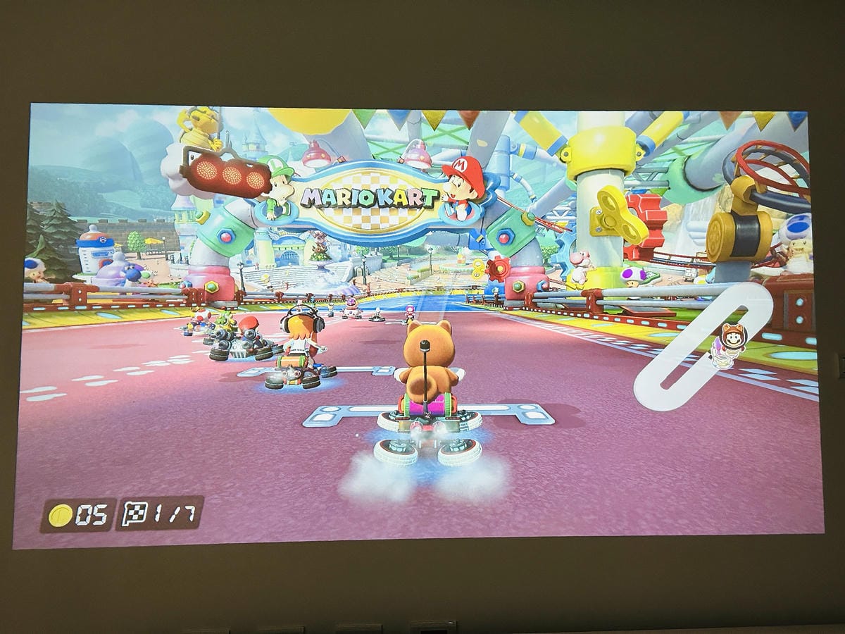 【SANSUI山水】微型行動智慧投影機SPJ-MO開箱!500ANSI高流明白天夜晚都清晰,內建影音平台,支援安卓IOS鏡射,超大投影看電影追劇打電動就是爽!小空間就能擁有絕佳視野享受