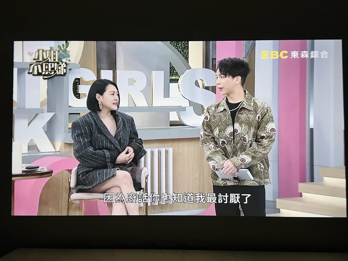 【SANSUI山水】微型行動智慧投影機SPJ-MO開箱!500ANSI高流明白天夜晚都清晰,內建影音平台,支援安卓IOS鏡射,超大投影看電影追劇打電動就是爽!小空間就能擁有絕佳視野享受