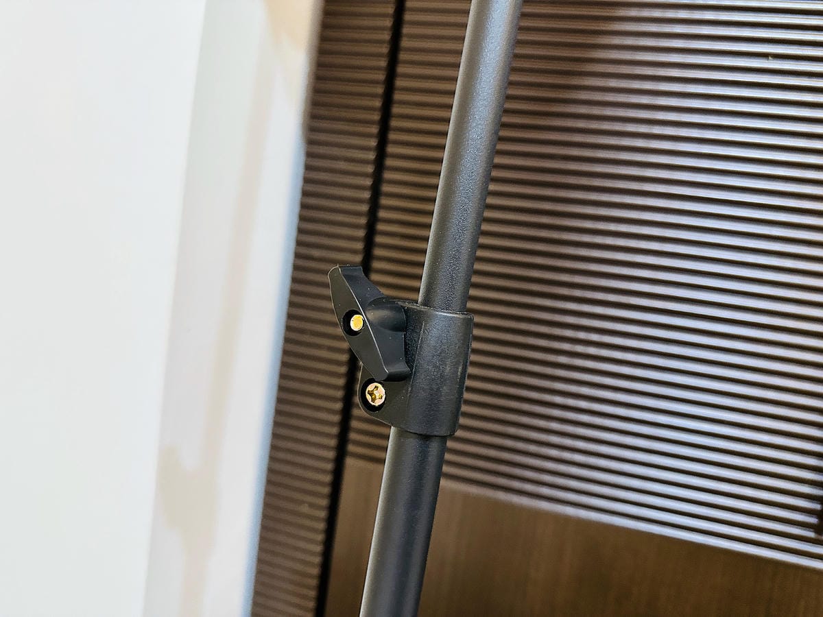 【SANSUI山水】微型行動智慧投影機SPJ-MO開箱!500ANSI高流明白天夜晚都清晰,內建影音平台,支援安卓IOS鏡射,超大投影看電影追劇打電動就是爽!小空間就能擁有絕佳視野享受