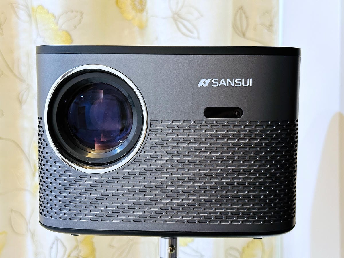 【SANSUI山水】微型行動智慧投影機SPJ-MO開箱!500ANSI高流明白天夜晚都清晰,內建影音平台,支援安卓IOS鏡射,超大投影看電影追劇打電動就是爽!小空間就能擁有絕佳視野享受