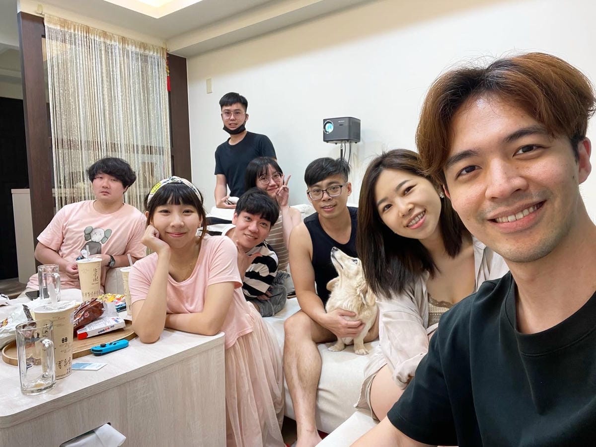 【SANSUI山水】微型行動智慧投影機SPJ-MO開箱!500ANSI高流明白天夜晚都清晰,內建影音平台,支援安卓IOS鏡射,超大投影看電影追劇打電動就是爽!小空間就能擁有絕佳視野享受