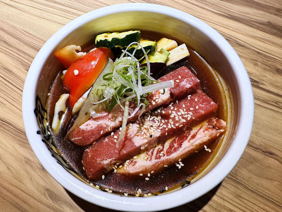 【狸小路燒肉專賣店】基隆超人氣燒肉推薦!激推頂級奢華「日本和牛雙人饗宴」超吸睛華麗九宮格儀式感滿點!嫩滑多汁『日本A5和牛』一吃入魂