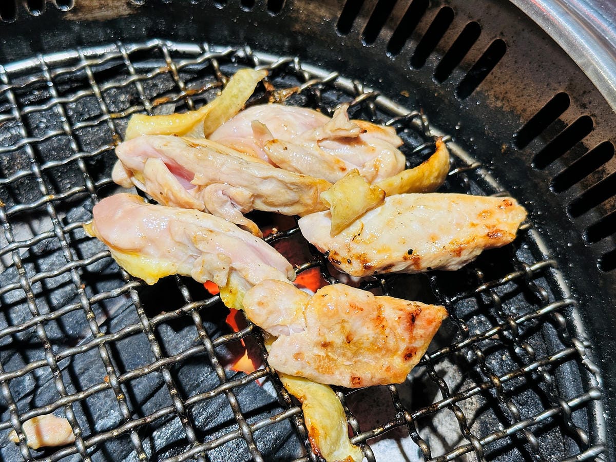 【狸小路燒肉專賣店】基隆超人氣燒肉推薦!激推頂級奢華「日本和牛雙人饗宴」超吸睛華麗九宮格儀式感滿點!嫩滑多汁『日本A5和牛』一吃入魂