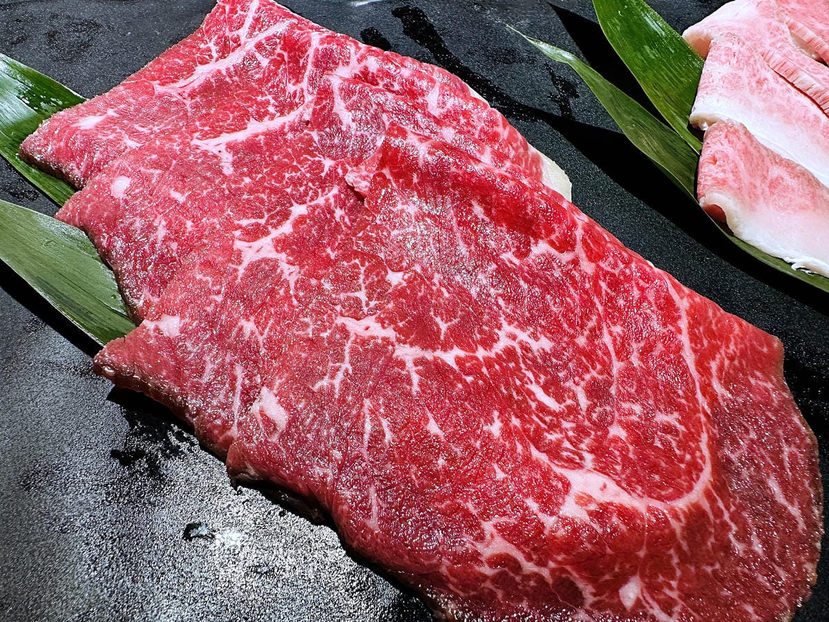 【狸小路燒肉專賣店】基隆超人氣燒肉推薦!激推頂級奢華「日本和牛雙人饗宴」超吸睛華麗九宮格儀式感滿點!嫩滑多汁『日本A5和牛』一吃入魂