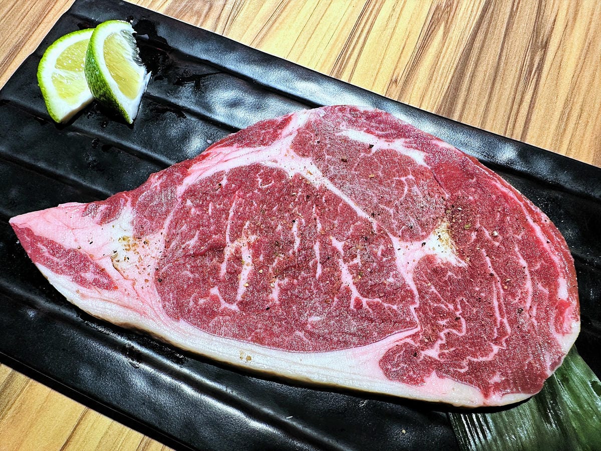 【狸小路燒肉專賣店】基隆超人氣燒肉推薦!激推頂級奢華「日本和牛雙人饗宴」超吸睛華麗九宮格儀式感滿點!嫩滑多汁『日本A5和牛』一吃入魂