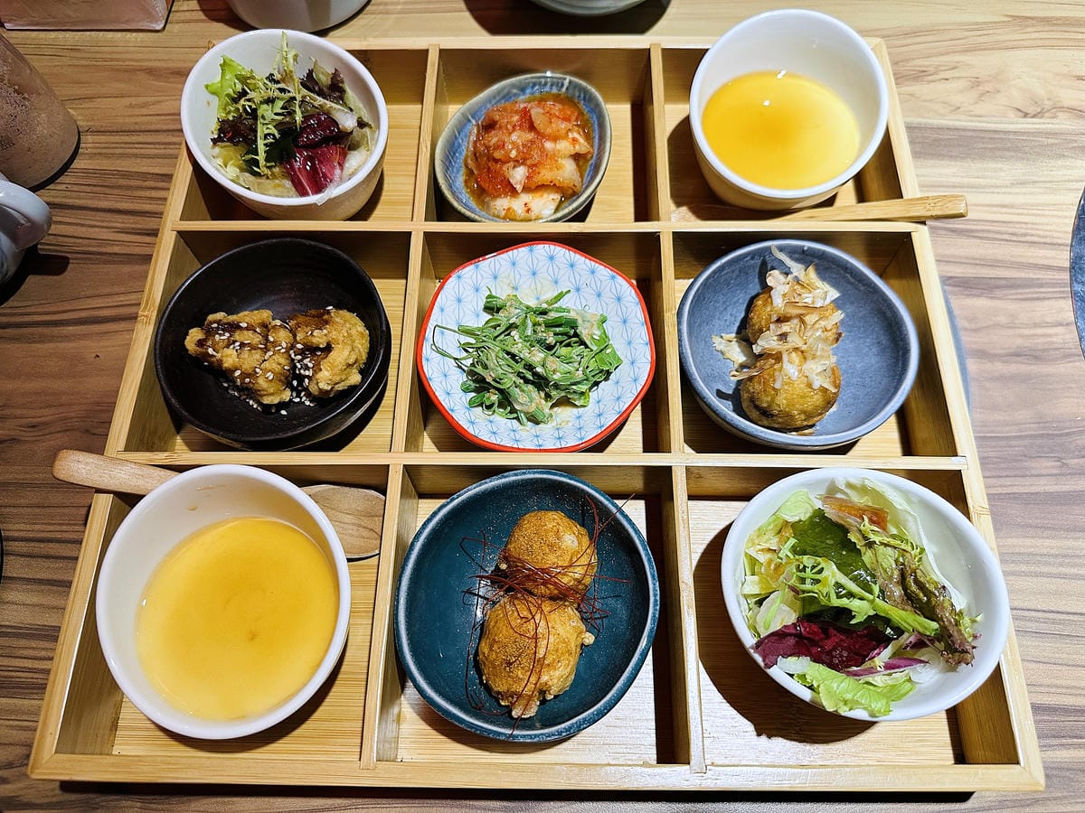 【狸小路燒肉專賣店】基隆超人氣燒肉推薦!激推頂級奢華「日本和牛雙人饗宴」超吸睛華麗九宮格儀式感滿點!嫩滑多汁『日本A5和牛』一吃入魂