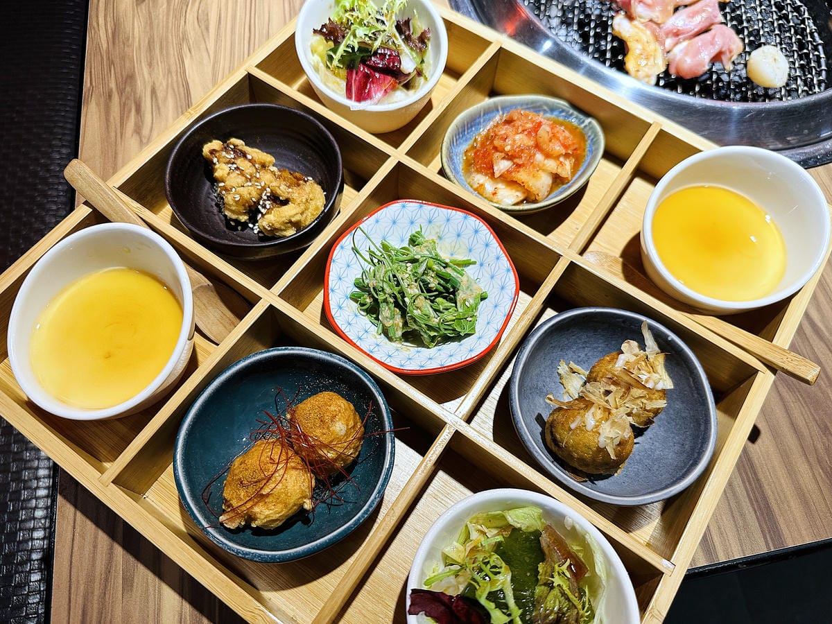 【狸小路燒肉專賣店】基隆超人氣燒肉推薦!激推頂級奢華「日本和牛雙人饗宴」超吸睛華麗九宮格儀式感滿點!嫩滑多汁『日本A5和牛』一吃入魂