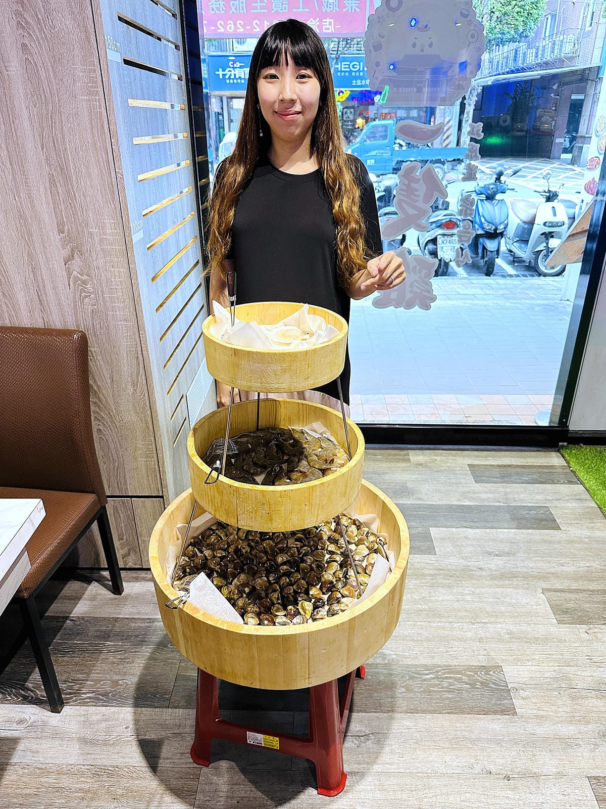 【朋月栻 宗음식含吃一隻雞 土城店】『招牌一隻雞湯』不用遠赴韓國美味經典呈現!超浮誇霸氣海鮮盆挑戰痛風極限!