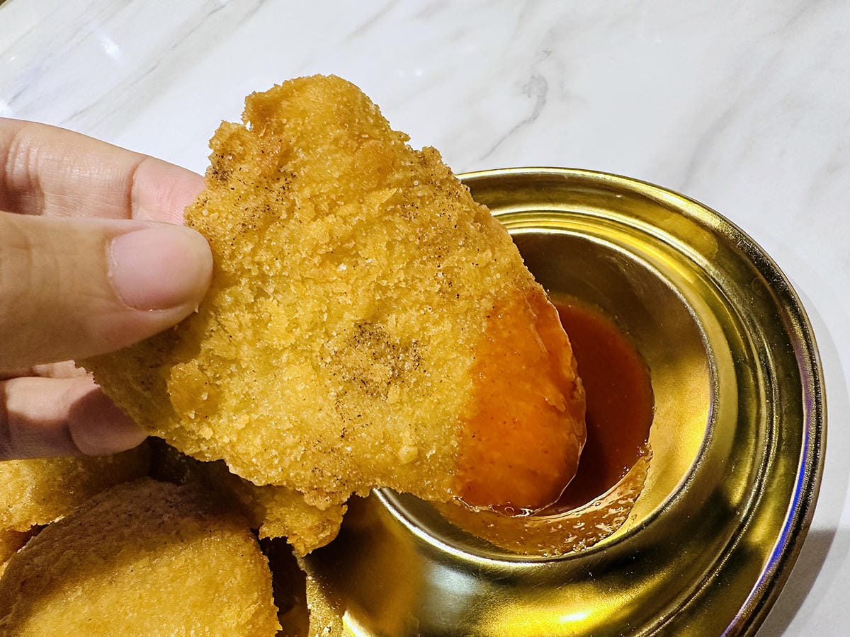 【朋月栻 宗음식含吃一隻雞 土城店】『招牌一隻雞湯』不用遠赴韓國美味經典呈現!超浮誇霸氣海鮮盆挑戰痛風極限!