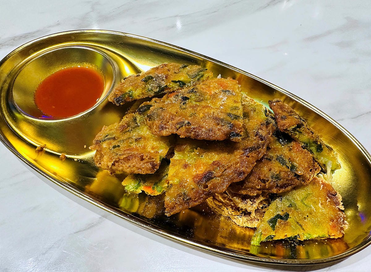 【朋月栻 宗음식含吃一隻雞 土城店】『招牌一隻雞湯』不用遠赴韓國美味經典呈現!超浮誇霸氣海鮮盆挑戰痛風極限!