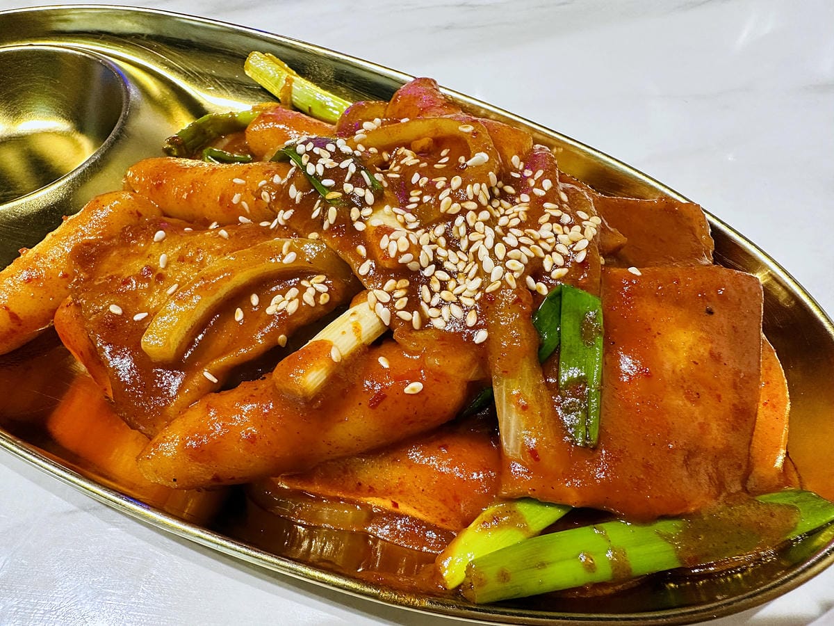 【朋月栻 宗음식含吃一隻雞 土城店】『招牌一隻雞湯』不用遠赴韓國美味經典呈現!超浮誇霸氣海鮮盆挑戰痛風極限!