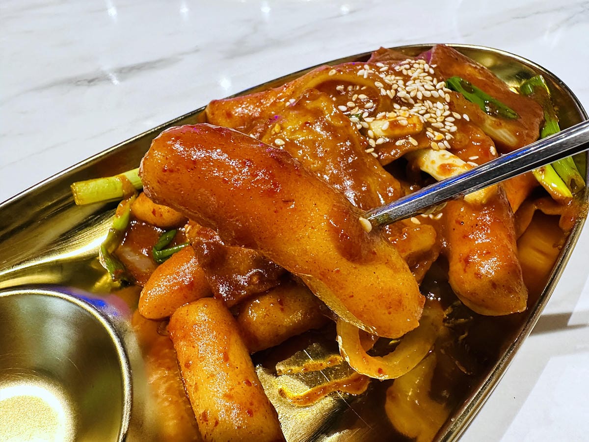 【朋月栻 宗음식含吃一隻雞 土城店】『招牌一隻雞湯』不用遠赴韓國美味經典呈現!超浮誇霸氣海鮮盆挑戰痛風極限!