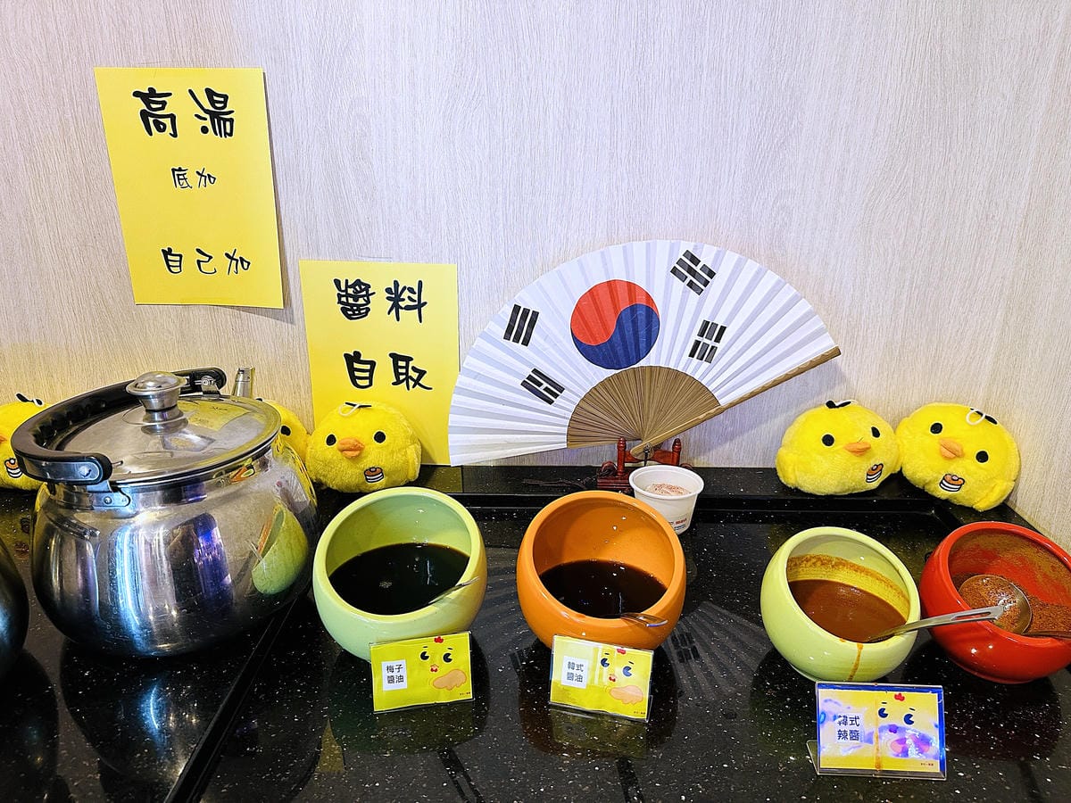 【朋月栻 宗음식含吃一隻雞 土城店】『招牌一隻雞湯』不用遠赴韓國美味經典呈現!超浮誇霸氣海鮮盆挑戰痛風極限!