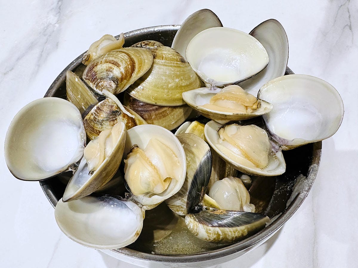 【朋月栻 宗음식含吃一隻雞 土城店】『招牌一隻雞湯』不用遠赴韓國美味經典呈現!超浮誇霸氣海鮮盆挑戰痛風極限!