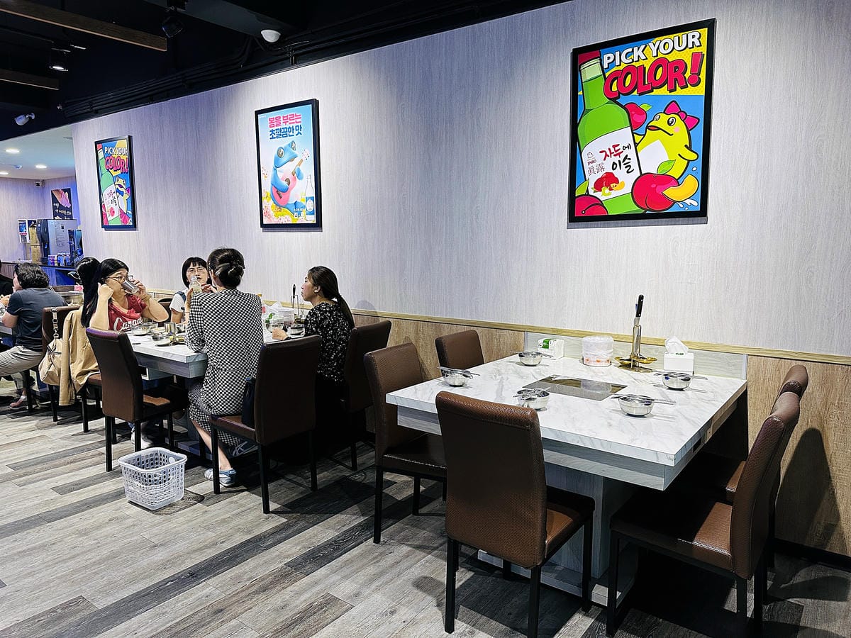 【朋月栻 宗음식含吃一隻雞 土城店】『招牌一隻雞湯』不用遠赴韓國美味經典呈現!超浮誇霸氣海鮮盆挑戰痛風極限!