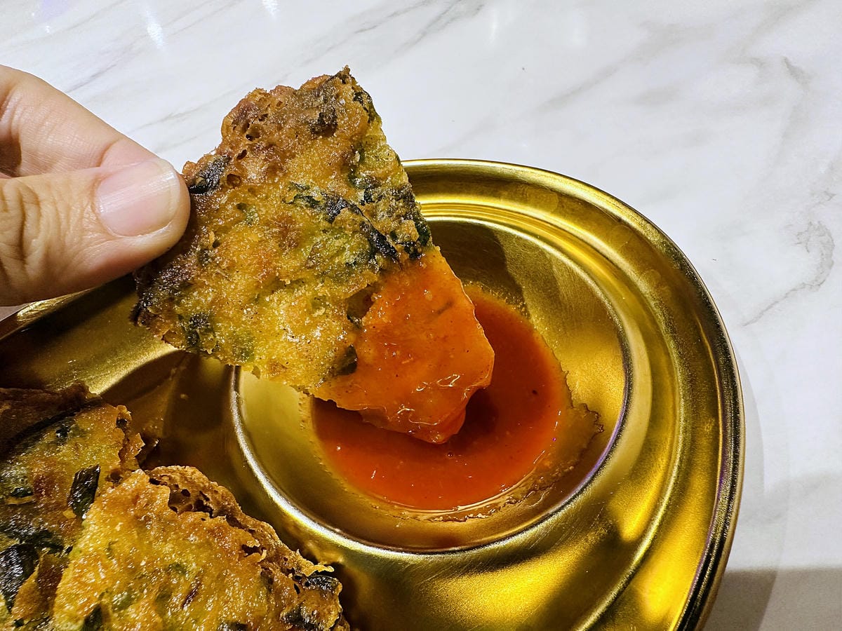 【朋月栻 宗음식含吃一隻雞 土城店】『招牌一隻雞湯』不用遠赴韓國美味經典呈現!超浮誇霸氣海鮮盆挑戰痛風極限!