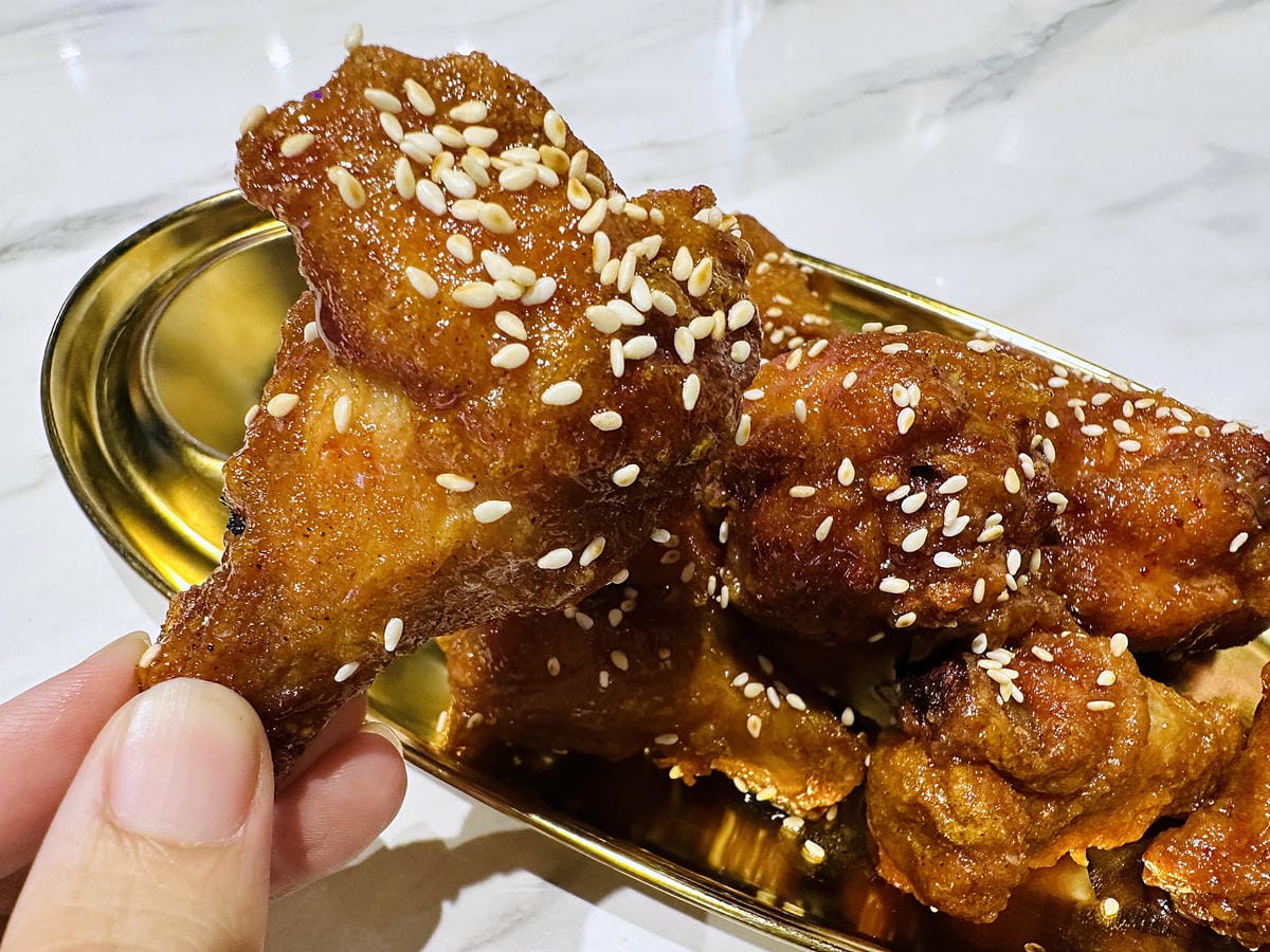 【朋月栻 宗음식含吃一隻雞 土城店】『招牌一隻雞湯』不用遠赴韓國美味經典呈現!超浮誇霸氣海鮮盆挑戰痛風極限!