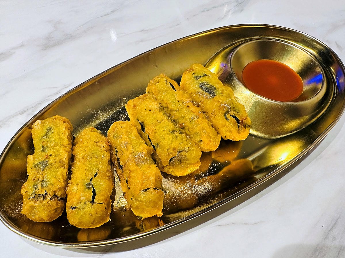 【朋月栻 宗음식含吃一隻雞 土城店】『招牌一隻雞湯』不用遠赴韓國美味經典呈現!超浮誇霸氣海鮮盆挑戰痛風極限!