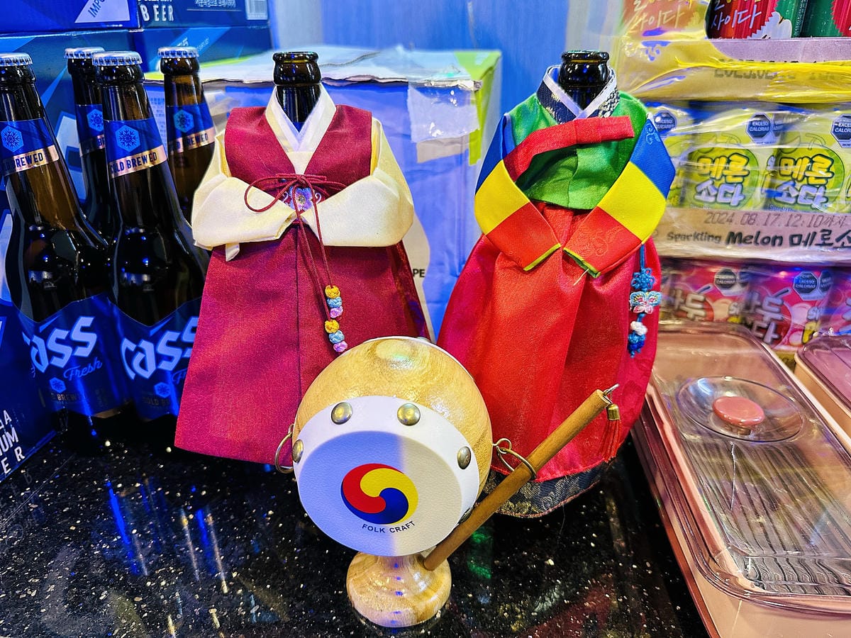 【朋月栻 宗음식含吃一隻雞 土城店】『招牌一隻雞湯』不用遠赴韓國美味經典呈現!超浮誇霸氣海鮮盆挑戰痛風極限!