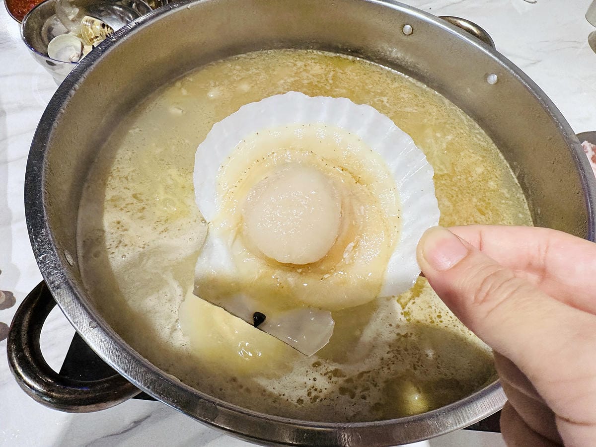 【朋月栻 宗음식含吃一隻雞 土城店】『招牌一隻雞湯』不用遠赴韓國美味經典呈現!超浮誇霸氣海鮮盆挑戰痛風極限!