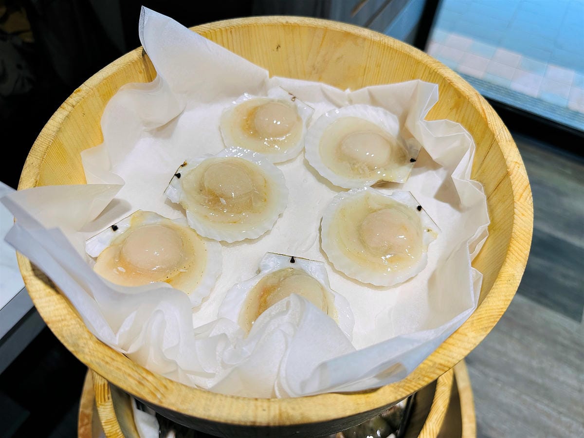 【朋月栻 宗음식含吃一隻雞 土城店】『招牌一隻雞湯』不用遠赴韓國美味經典呈現!超浮誇霸氣海鮮盆挑戰痛風極限!