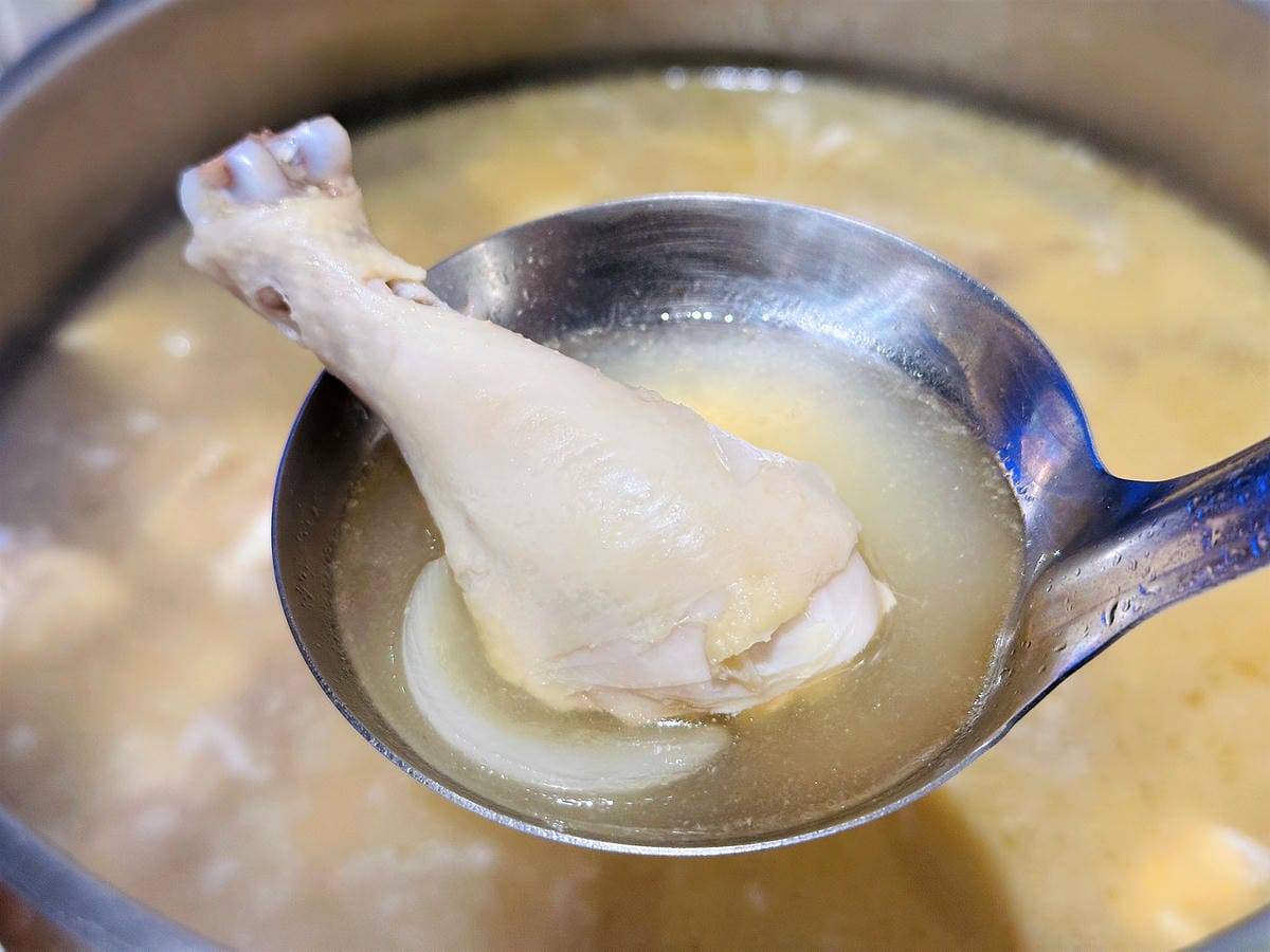 【朋月栻 宗음식含吃一隻雞 土城店】『招牌一隻雞湯』不用遠赴韓國美味經典呈現!超浮誇霸氣海鮮盆挑戰痛風極限!