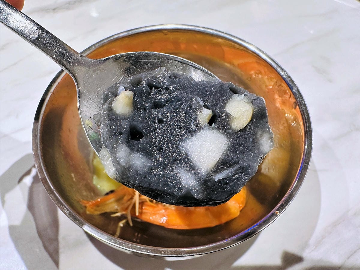 【朋月栻 宗음식含吃一隻雞 土城店】『招牌一隻雞湯』不用遠赴韓國美味經典呈現!超浮誇霸氣海鮮盆挑戰痛風極限!