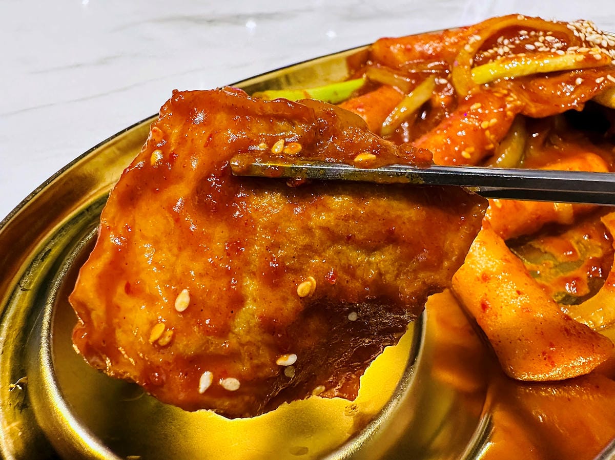 【朋月栻 宗음식含吃一隻雞 土城店】『招牌一隻雞湯』不用遠赴韓國美味經典呈現!超浮誇霸氣海鮮盆挑戰痛風極限!